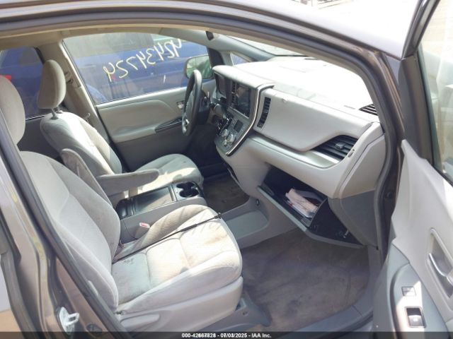 2017 TOYOTA SIENNA 5TDKZ3DC5HS806235 Photo 4