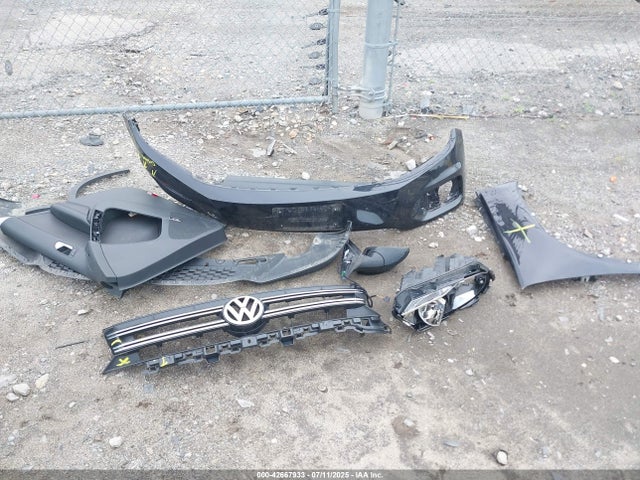 WVGBV7AX4FW552035 Volkswagen 2015