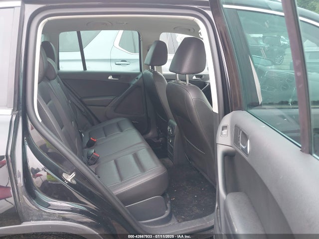 WVGBV7AX4FW552035 Volkswagen 2015