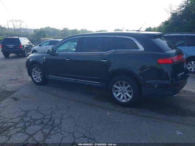 Продаж на аукціоні авто 2015 Lincoln Mkt Livery, vin: 2LMHJ5NK8FBL03462, номер лоту: 42668301