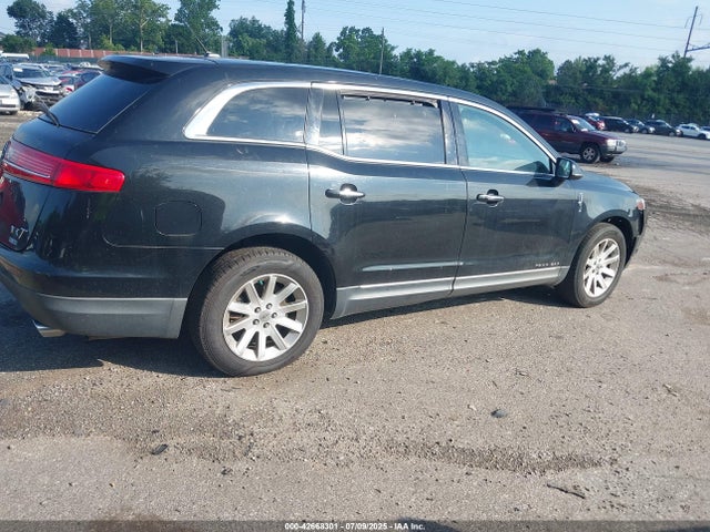 Продаж на аукціоні авто 2015 Lincoln Mkt Livery, vin: 2LMHJ5NK8FBL03462, номер лоту: 42668301