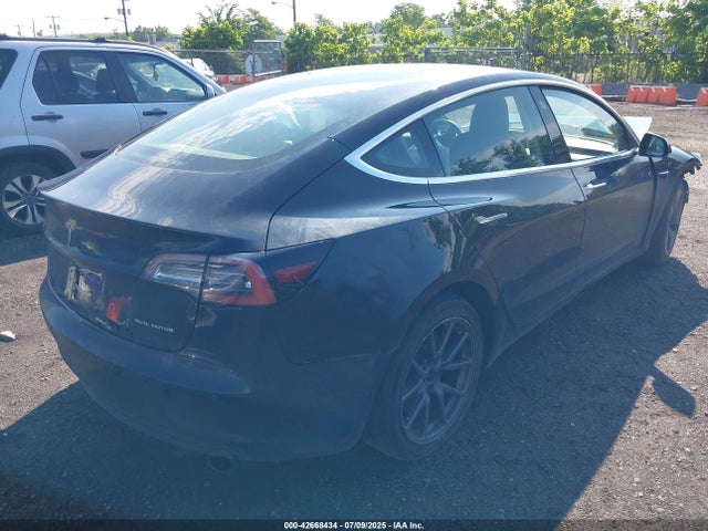2018 TESLA MODEL 3 5YJ3E1EB9JF070713 Photo 3