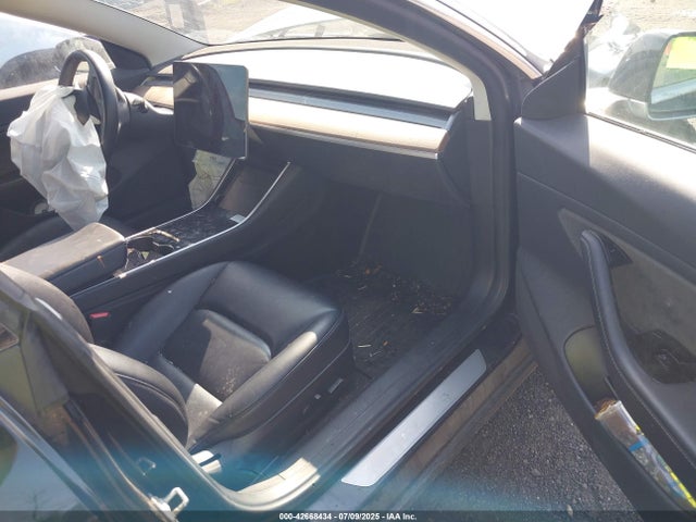 2018 TESLA MODEL 3 5YJ3E1EB9JF070713 Photo 4