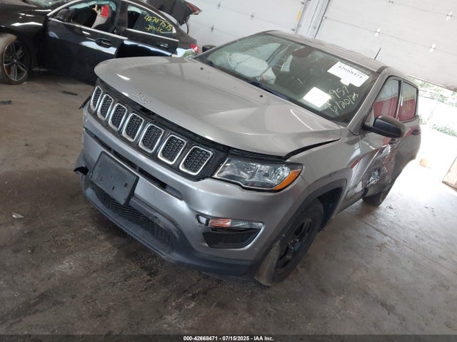 3C4NJCAB4JT240483 Jeep Compass