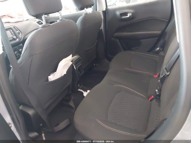 3C4NJCAB4JT240483 Jeep Compass
