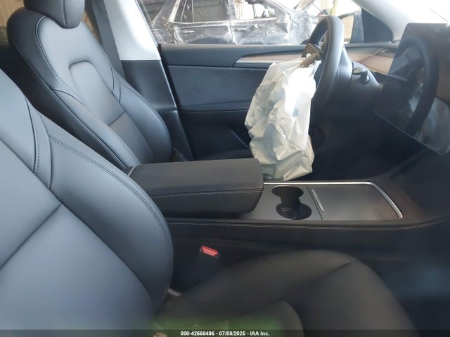 Tesla 2024 2024 7SAYGDEE8RA235089 Image 5