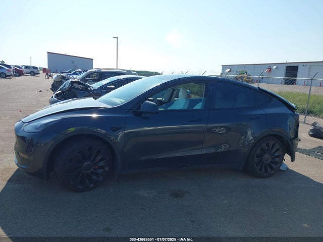 7SAYGDEF8RF020386 Tesla Model Y