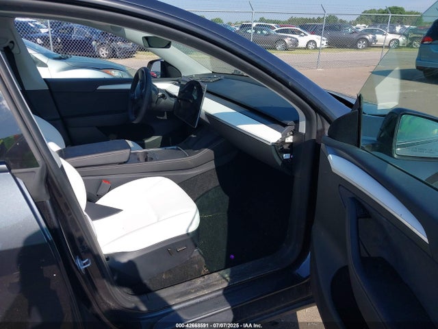 7SAYGDEF8RF020386 Tesla Model Y