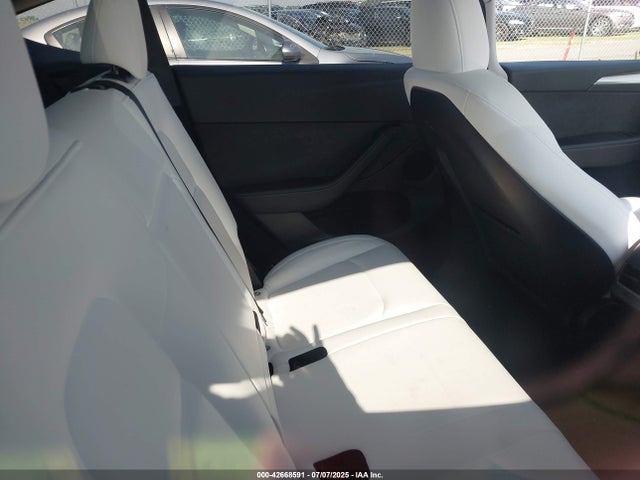 7SAYGDEF8RF020386 Tesla Model Y