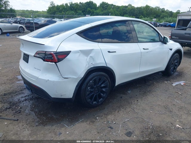 2023 TESLA MODEL Y 7SAYGDEE8PA059111 Photo 3