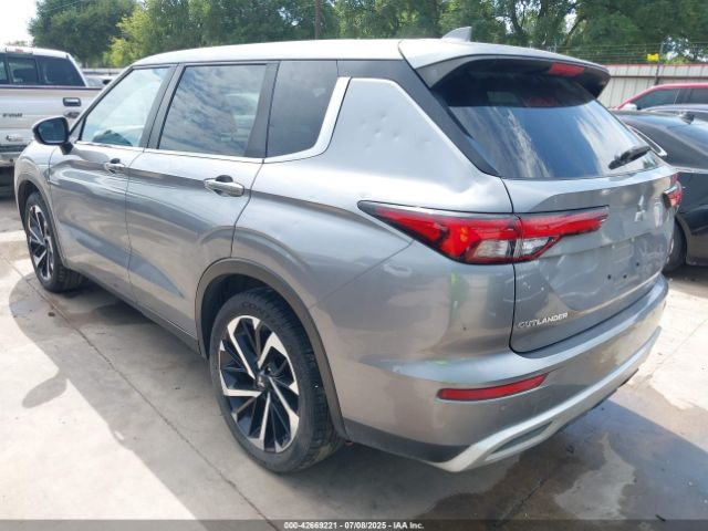 2022 MITSUBISHI OUTLANDER JA4J3UA82NZ016995 Photo 2