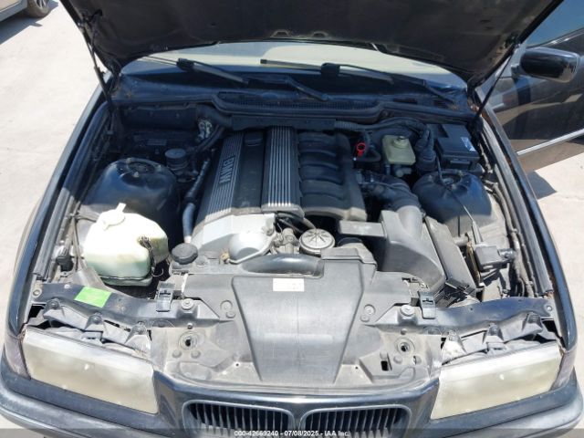 1994 BMW 325 WBACB4322RFM10639 Photo 9