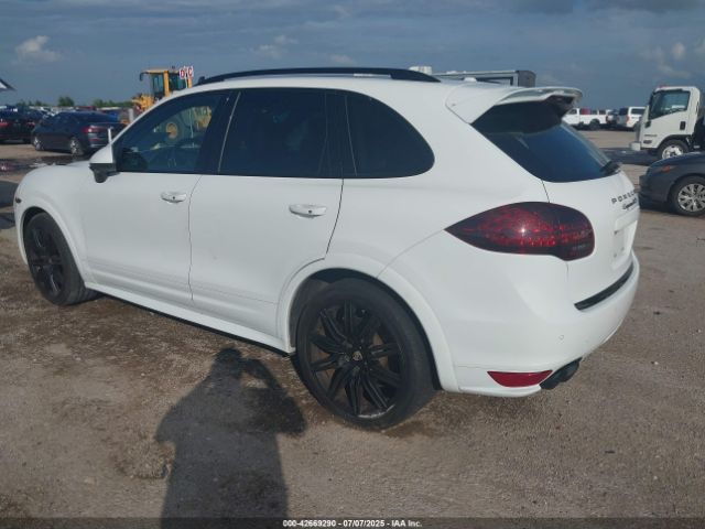 2013 PORSCHE CAYENNE WP1AD2A26DLA73039 Photo 2
