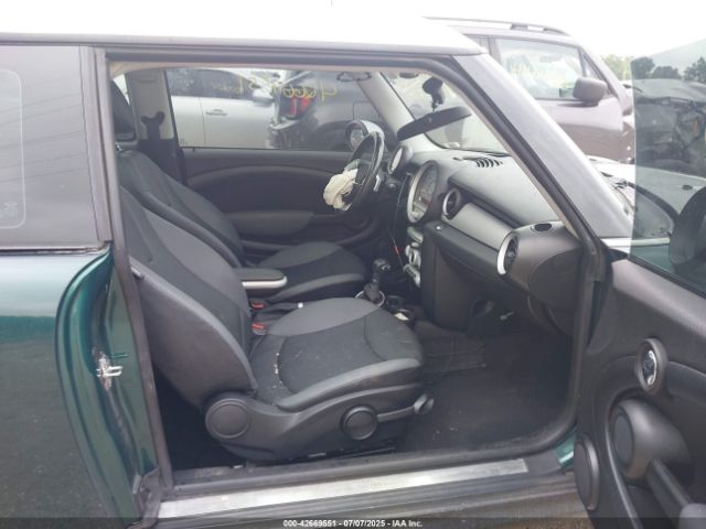 2009 MINI COOPER CLUBMAN WMWML335X9TN69447 Photo 4