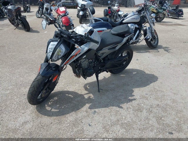 KTM 790 Duke 2023 LCETU7407PH700873 Image 2