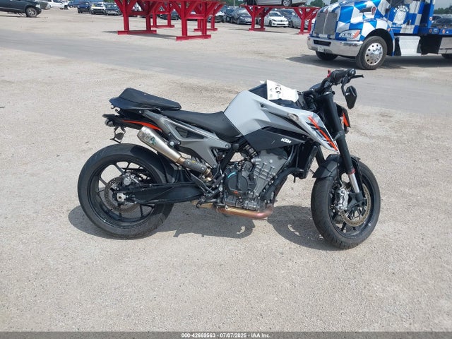 KTM 790 Duke 2023 LCETU7407PH700873 Image 12