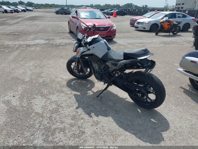 KTM 790 Duke 2023 LCETU7407PH700873 Image 3