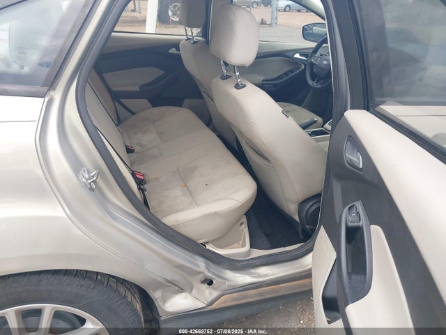 42669752 :رقم المزاد ، 1FADP3F25GL262568 vin ، 2016 Ford Focus Se مزاد بيع