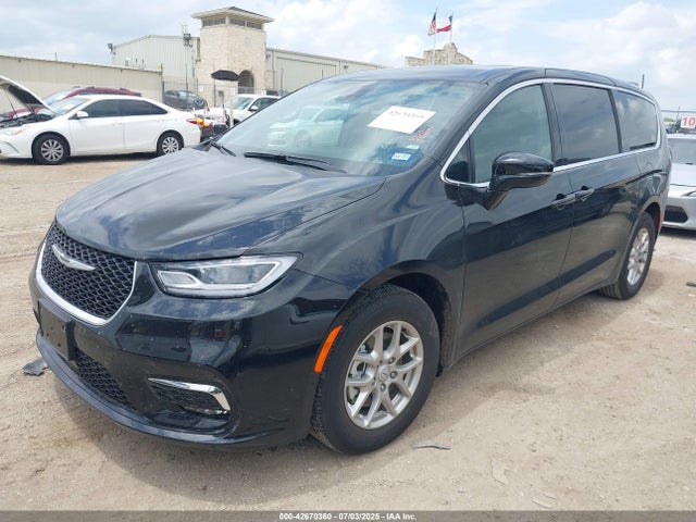 Chrysler 2025 2025 2C4RC1BG6SR585805 Image 2