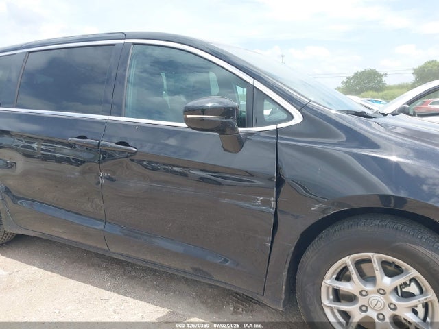 Chrysler 2025 2025 2C4RC1BG6SR585805 Image 6