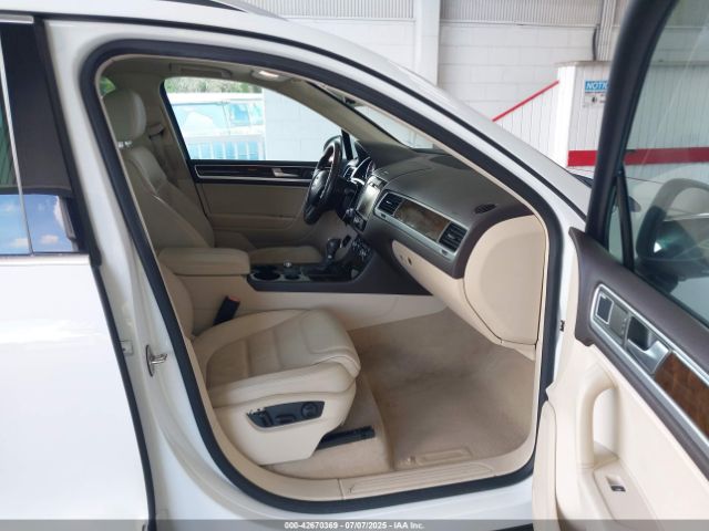 2014 VOLKSWAGEN TOUAREG WVGEP9BP2ED009360 Photo 4