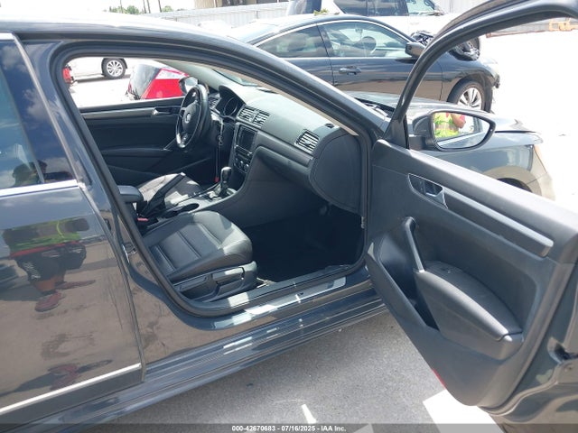 1VWDT7A32HC071413 Volkswagen 1.8 tsi