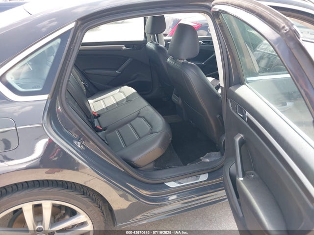 1VWDT7A32HC071413 Volkswagen 1.8 tsi