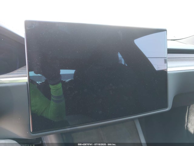 5YJSA1E54MF443114 Tesla 2021