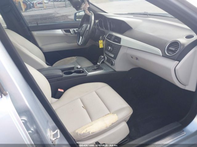2013 MERCEDES-BENZ C 250 WDDGF4HB9DA785179 Photo 4