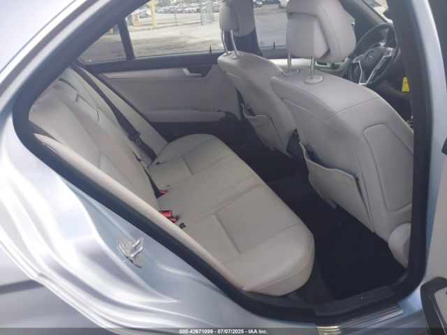 2013 MERCEDES-BENZ C 250 WDDGF4HB9DA785179 Photo 7