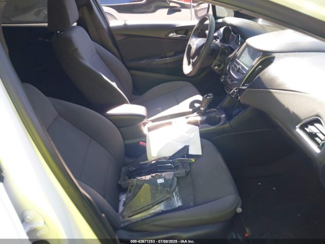 2018 CHEVROLET CRUZE 1G1BE5SM2J7243849 Photo 4