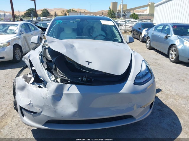7SAYGDEE2NF382991 Tesla Model Y