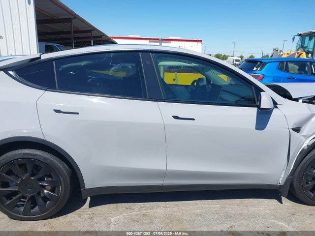 7SAYGDEE2NF382991 Tesla Model Y