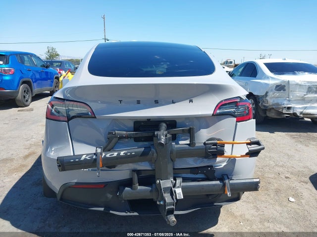 7SAYGDEE2NF382991 Tesla Model Y