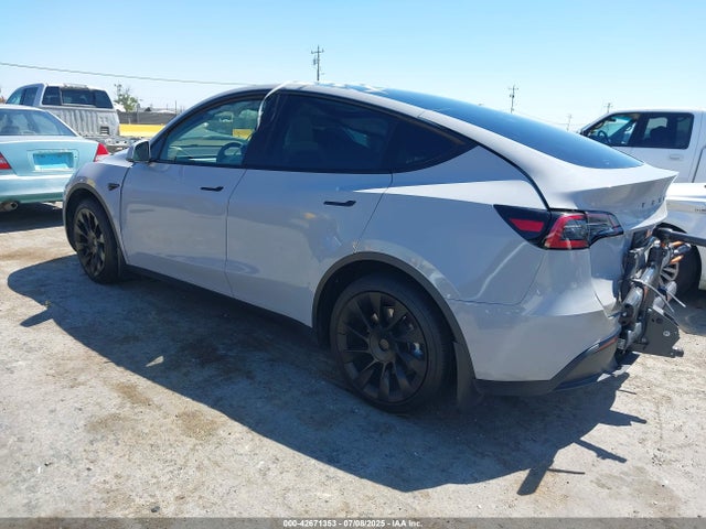 7SAYGDEE2NF382991 Tesla Model Y
