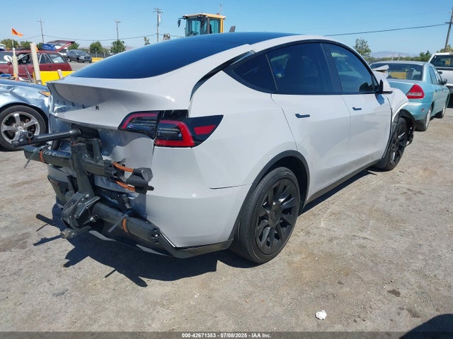 7SAYGDEE2NF382991 Tesla Model Y
