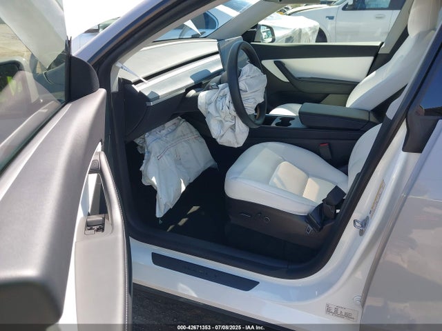 7SAYGDEE2NF382991 Tesla Model Y