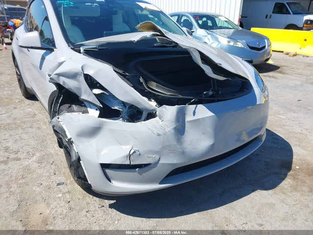 7SAYGDEE2NF382991 Tesla Model Y