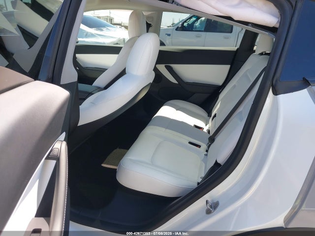 7SAYGDEE2NF382991 Tesla Model Y
