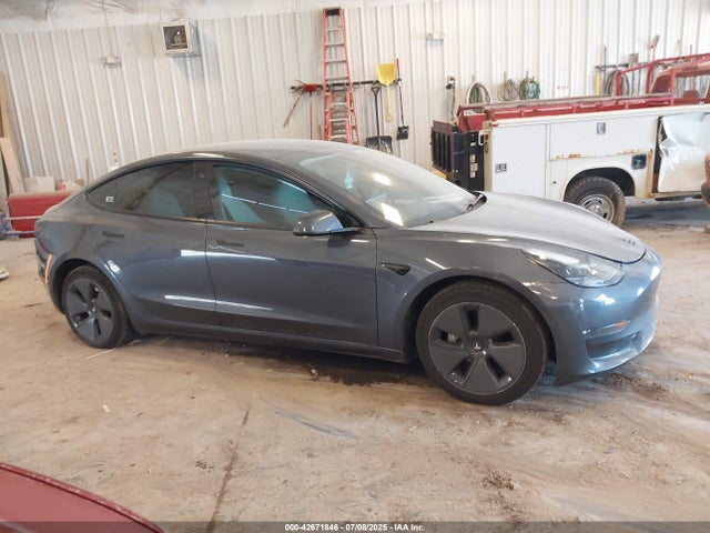 5YJ3E1EB0NF332382 Tesla 2022