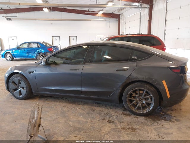 5YJ3E1EB0NF332382 Tesla 2022