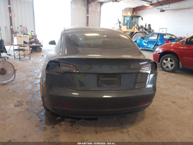 5YJ3E1EB0NF332382 Tesla 2022
