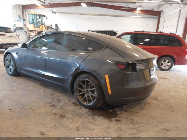 2022 TESLA MODEL 3 5YJ3E1EB0NF332382 Photo 2