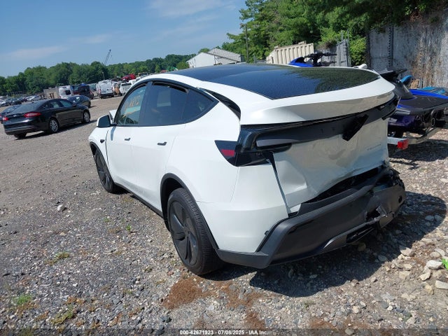 2026 TESLA MODEL Y 7SAYGDEE4TA386891 Photo 2