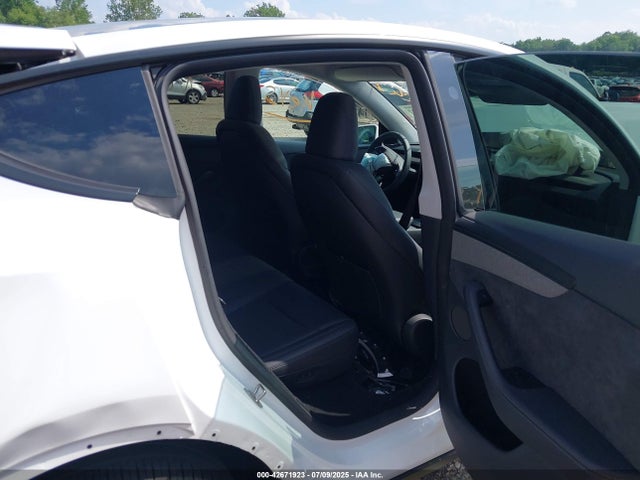 2026 TESLA MODEL Y 7SAYGDEE4TA386891 Photo 7