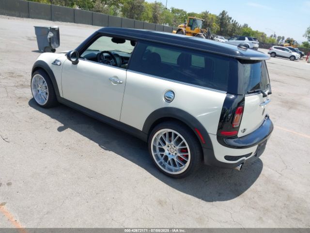 2010 MINI COOPER S CLUBMAN WMWMM3C54ATP93850 Photo 2
