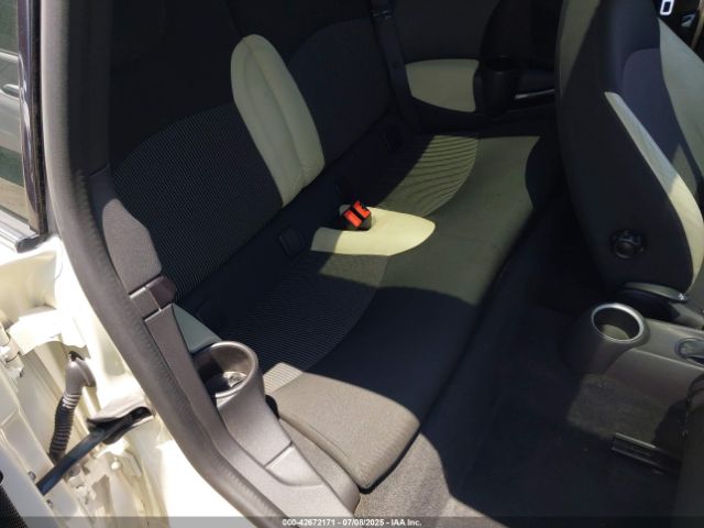 2010 MINI COOPER S CLUBMAN WMWMM3C54ATP93850 Photo 7