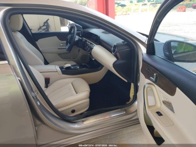 2019 MERCEDES-BENZ A 220 WDD3G4EB7KW026806 Photo 4