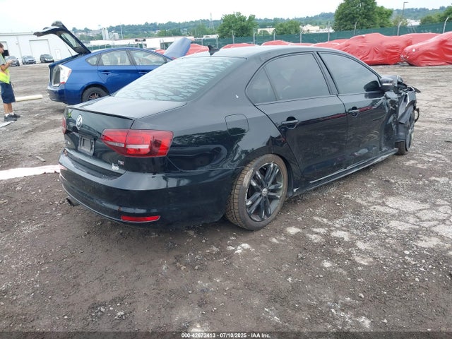 3VWD17AJ0JM207689 Volkswagen 1.8 tsi