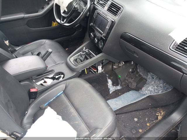 3VWD17AJ0JM207689 Volkswagen 1.8 tsi